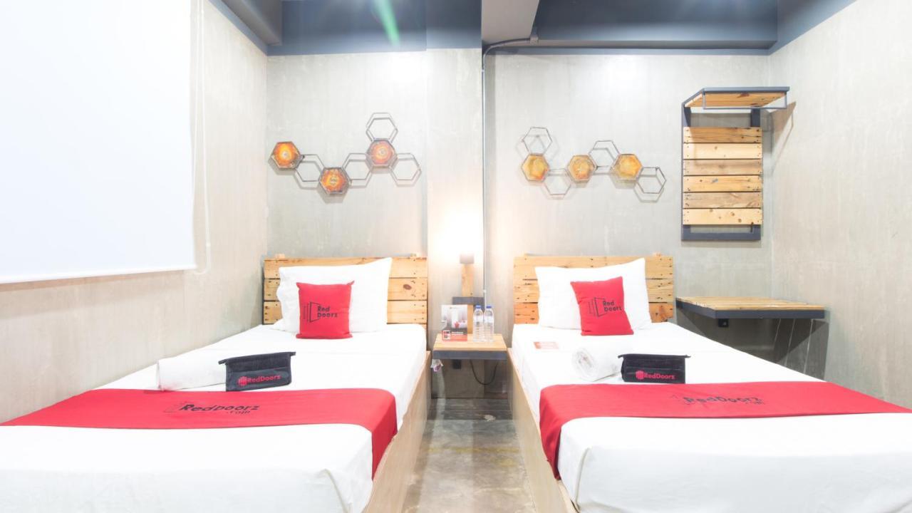 Reddoorz Plus @ Taft North Mandurriao Илоило Экстерьер фото
