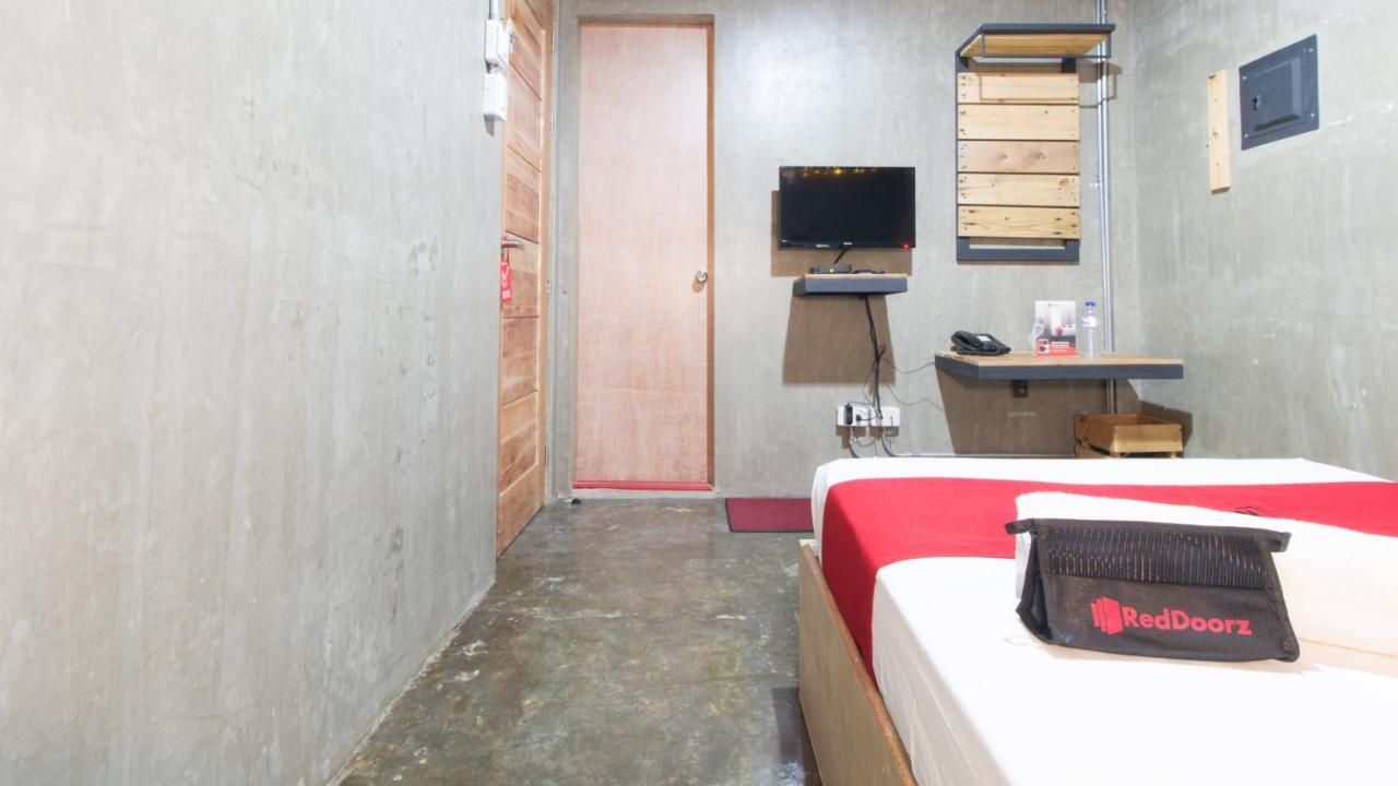 Reddoorz Plus @ Taft North Mandurriao Илоило Экстерьер фото