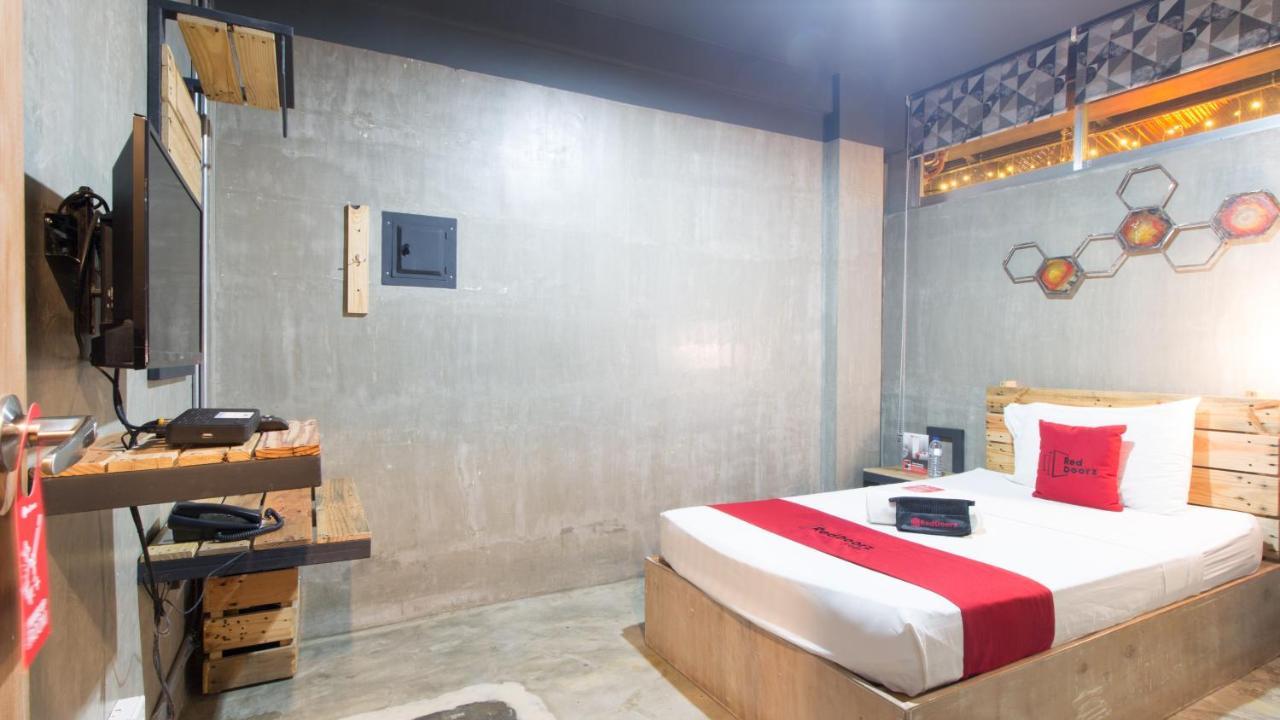 Reddoorz Plus @ Taft North Mandurriao Илоило Экстерьер фото