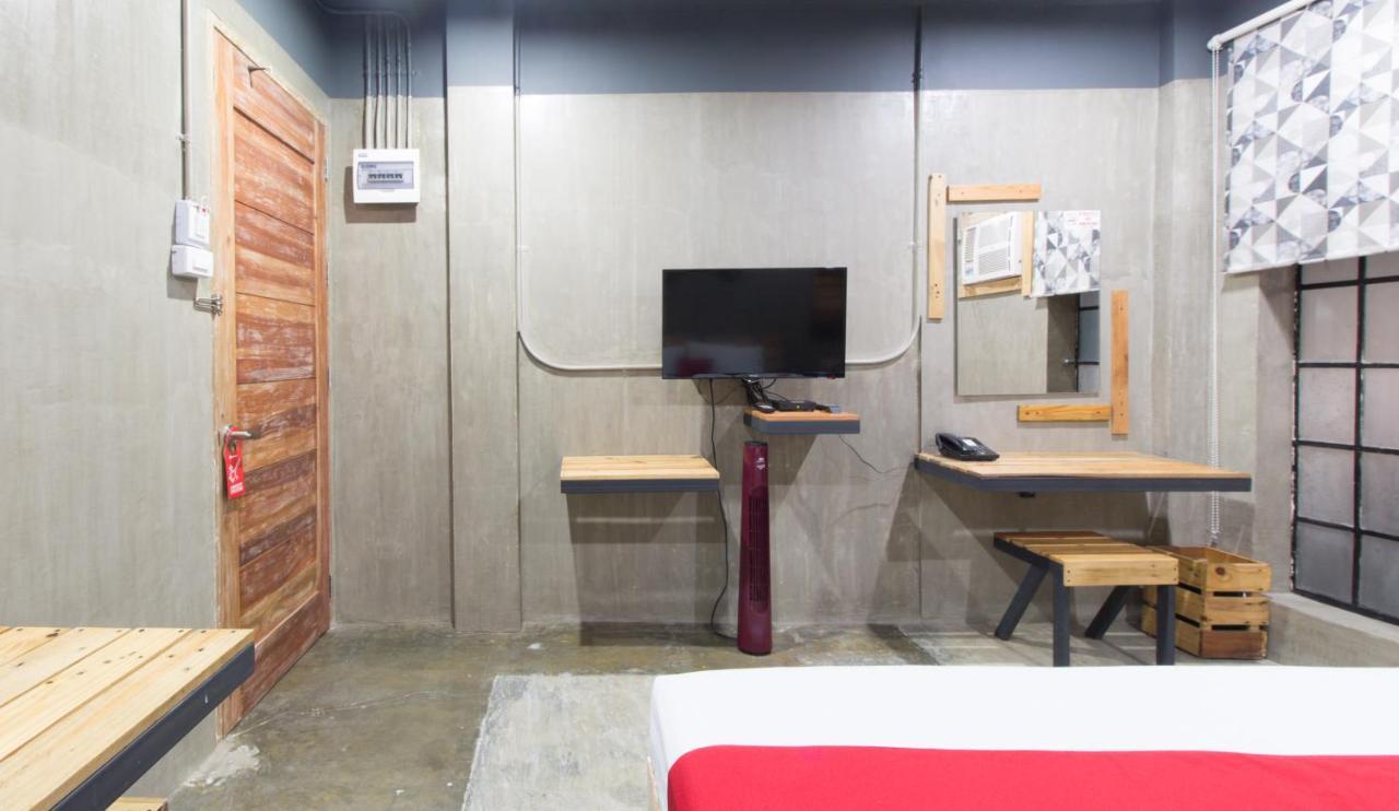 Reddoorz Plus @ Taft North Mandurriao Илоило Экстерьер фото