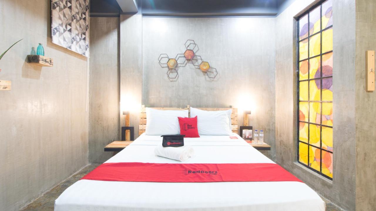 Reddoorz Plus @ Taft North Mandurriao Илоило Экстерьер фото