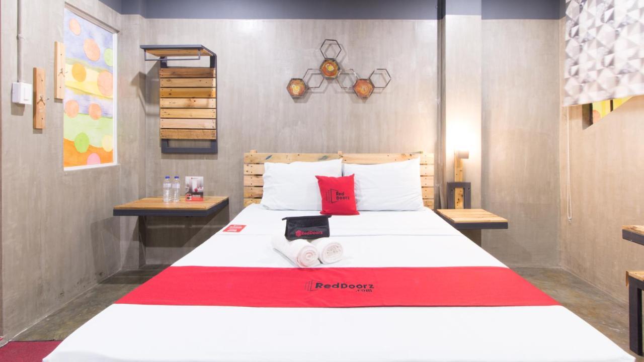 Reddoorz Plus @ Taft North Mandurriao Илоило Экстерьер фото