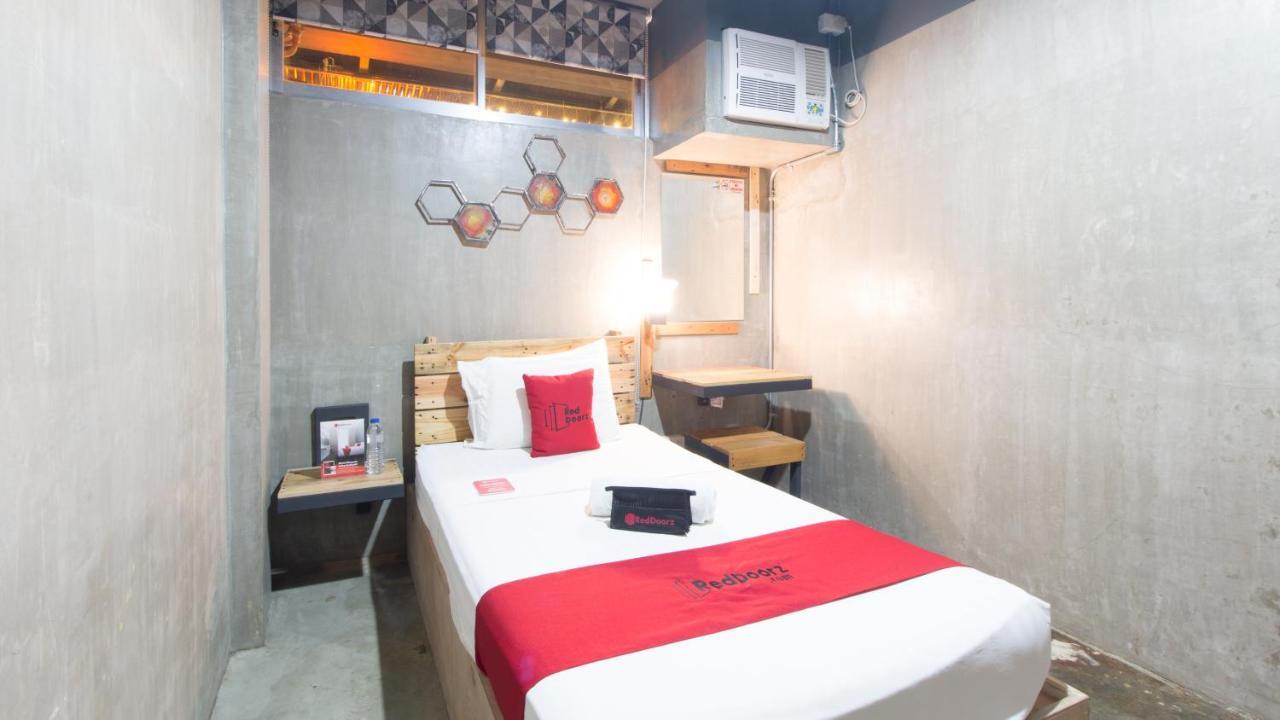 Reddoorz Plus @ Taft North Mandurriao Илоило Экстерьер фото